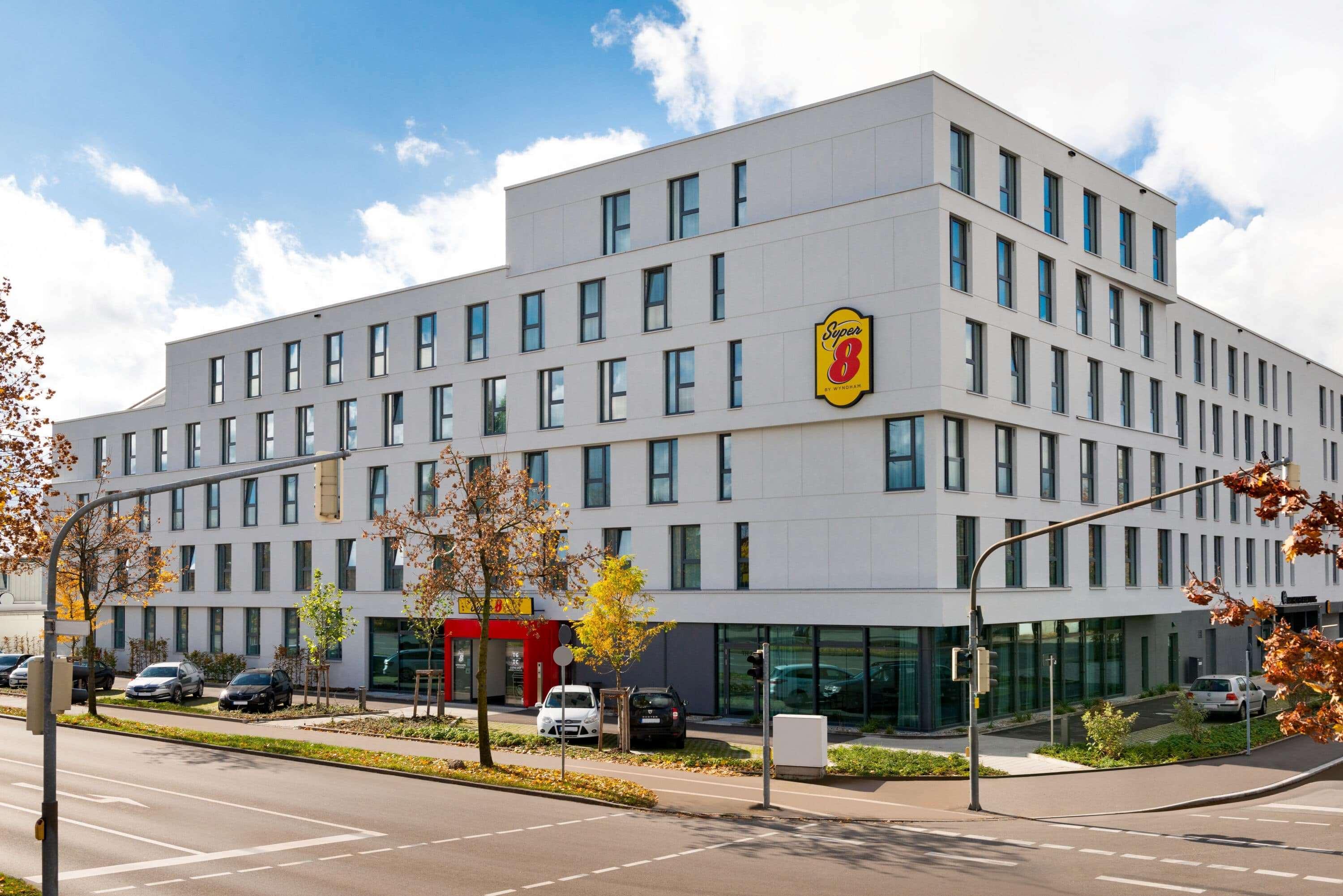 Super 8 By Wyndham Augsburg Hotell Exteriör bild