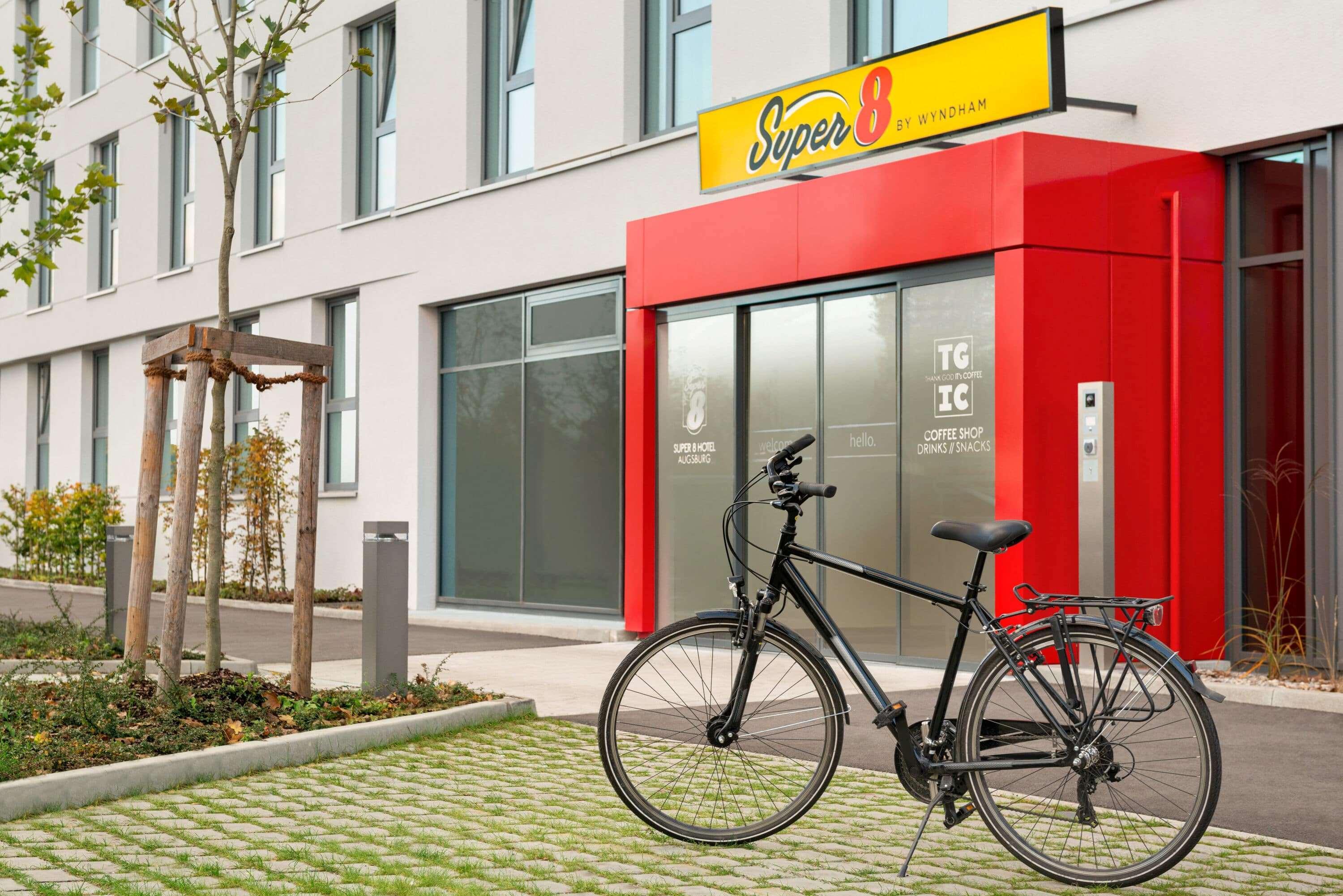Super 8 By Wyndham Augsburg Hotell Exteriör bild