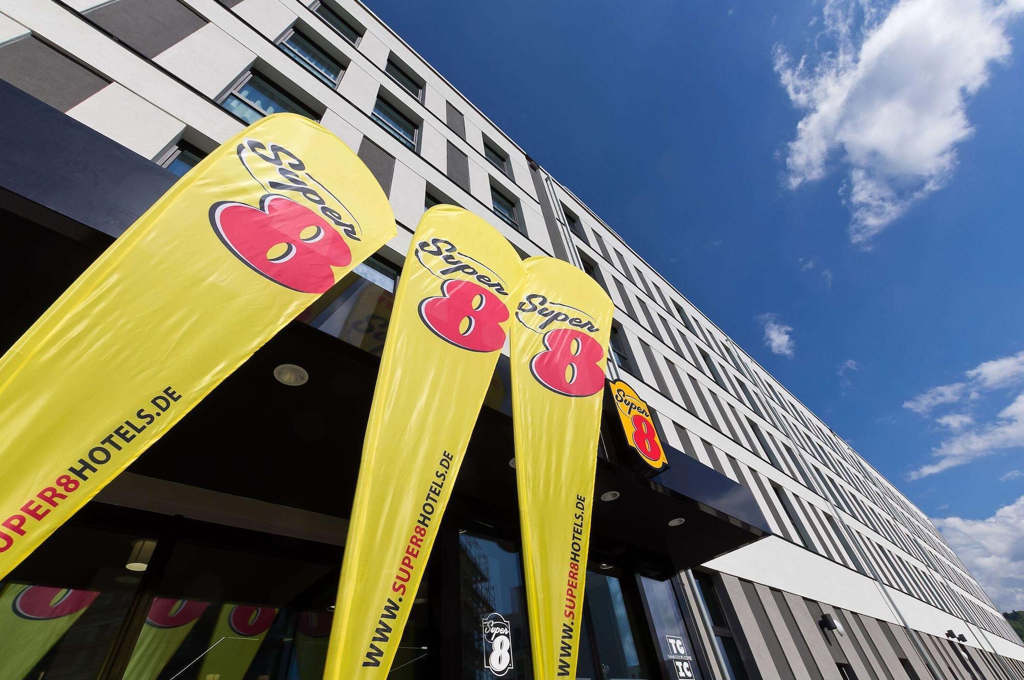 Super 8 By Wyndham Augsburg Hotell Exteriör bild
