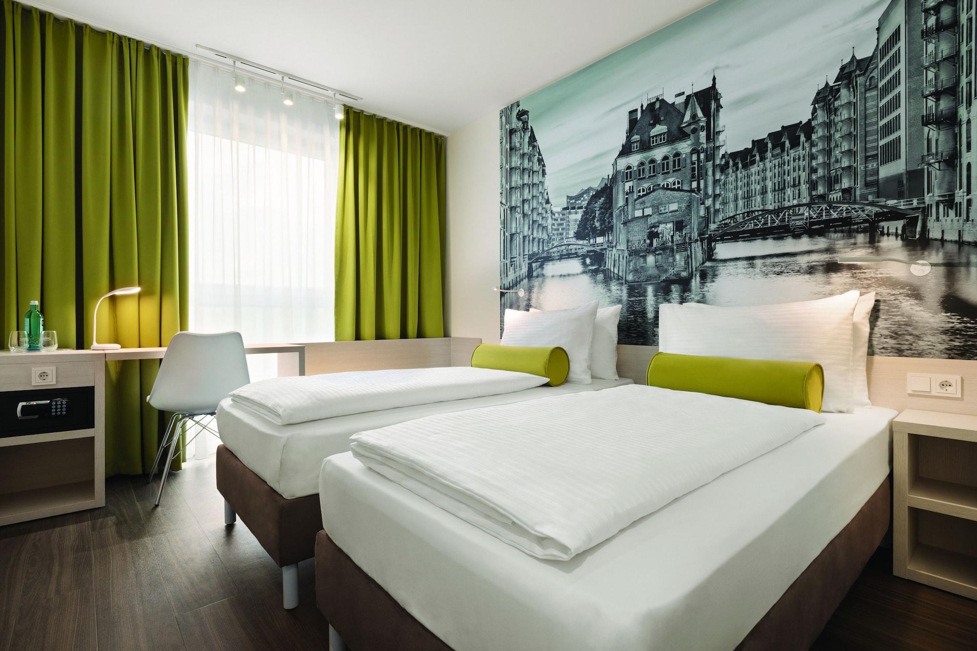 Super 8 By Wyndham Augsburg Hotell Exteriör bild