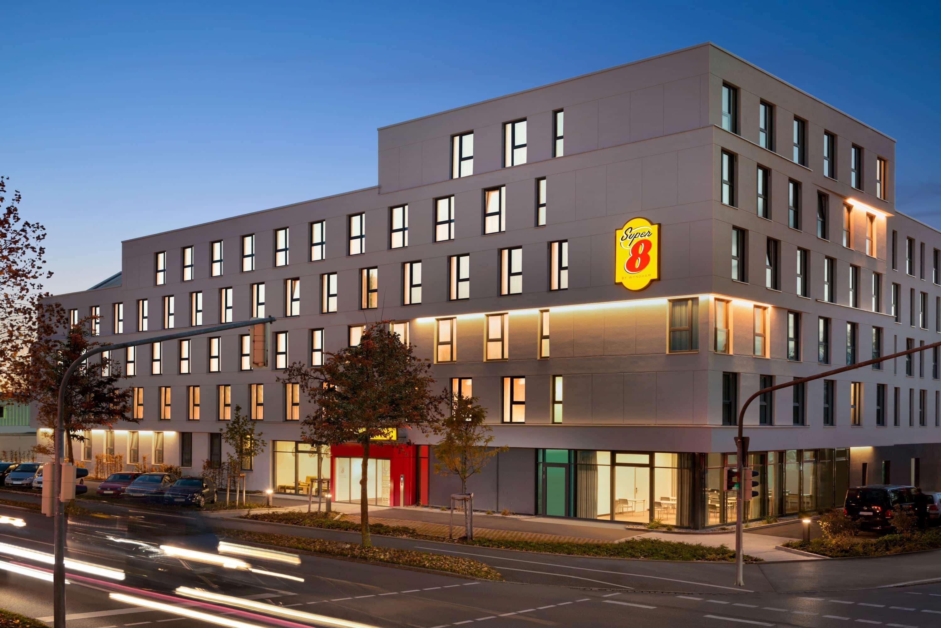 Super 8 By Wyndham Augsburg Hotell Exteriör bild